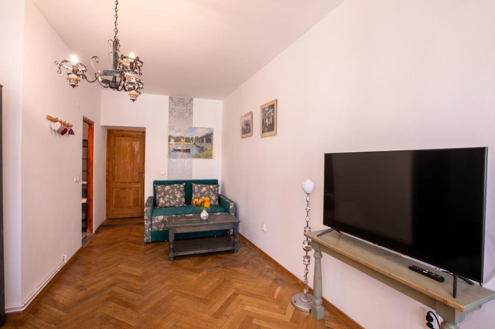 4 Rooms Piata Sfatului Брашов Екстер'єр фото