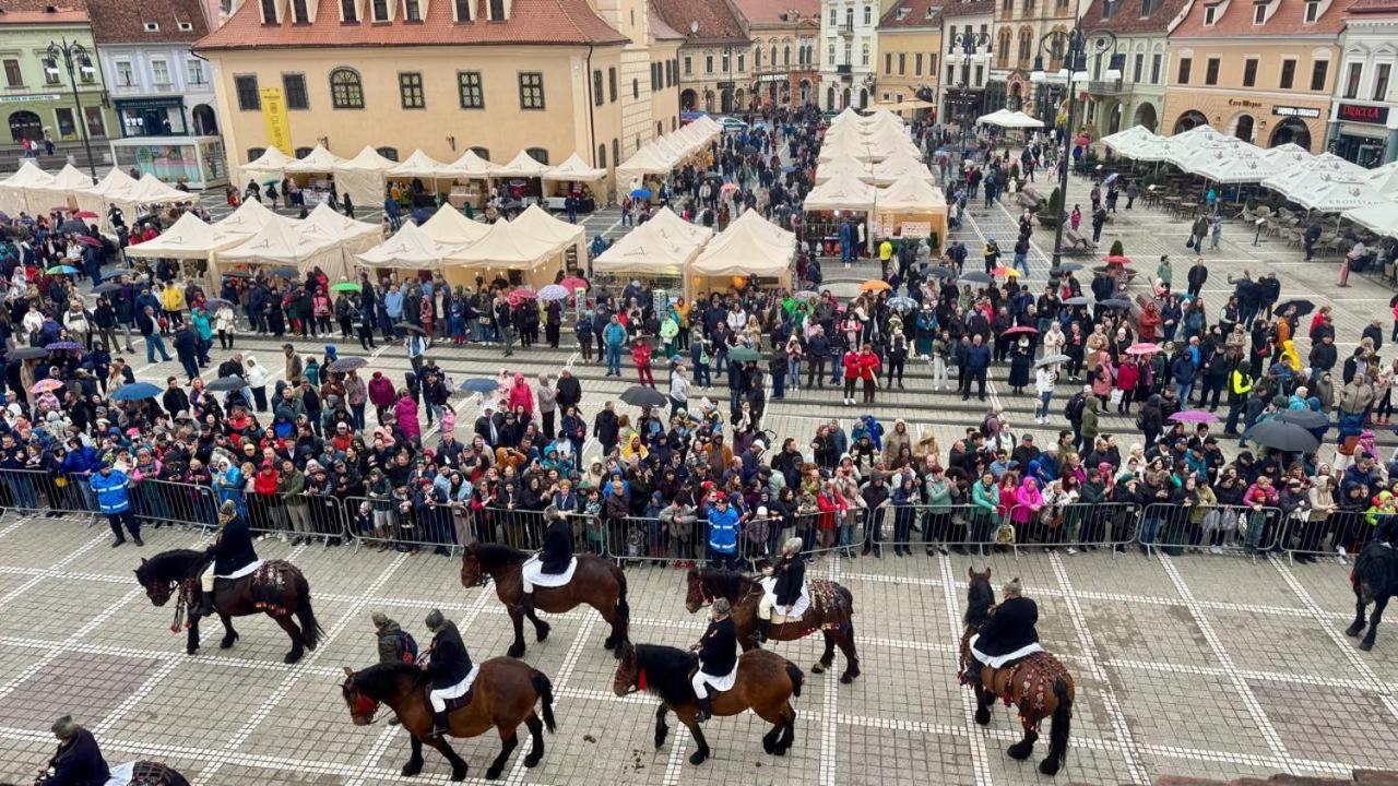 4 Rooms Piata Sfatului Брашов Екстер'єр фото