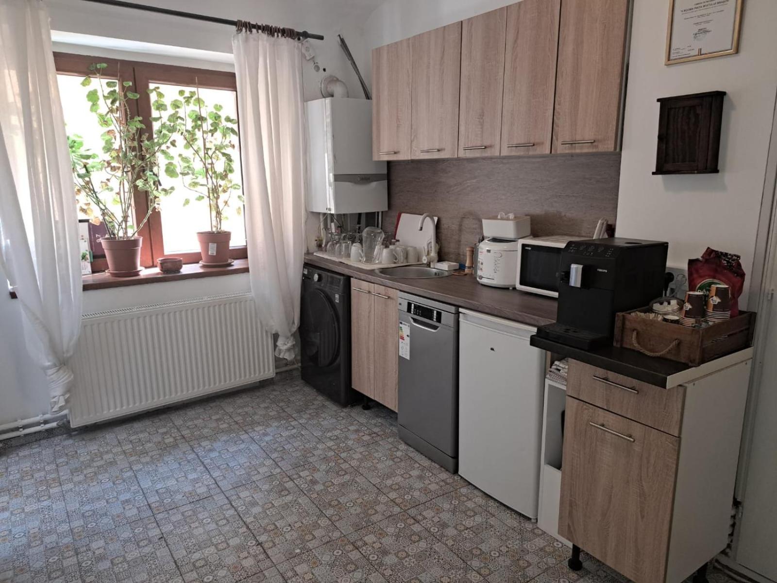 4 Rooms Piata Sfatului Брашов Екстер'єр фото
