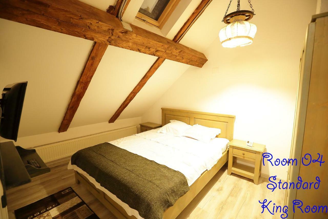 4 Rooms Piata Sfatului Брашов Екстер'єр фото