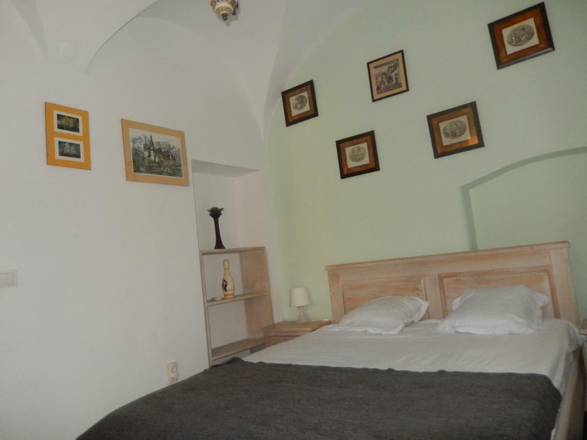 4 Rooms Piata Sfatului Брашов Екстер'єр фото